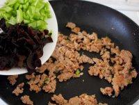 美味的黑木耳烧豆腐做法图解5)