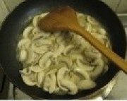 美味的鲜菇滑肉片