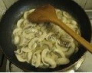 美味的鲜菇滑肉片