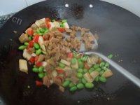 开胃的萝卜干炒毛豆做法图解6)