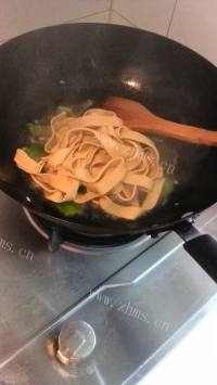家常尖椒干豆腐做法图解7)