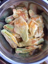 南瓜花煎饼做法图解6)