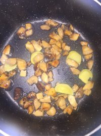 咸香的肉末焖萝卜做法图解1)