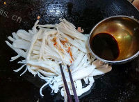 家常银牙鸡蛋炒河粉做法图解8)