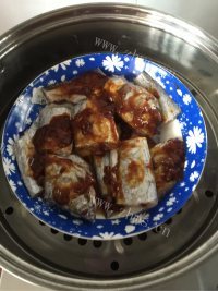 美味营养的豆瓣酱蒸带鱼做法图解2)