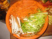 家常菜芹菜胡萝卜炒肉丝做法图解2)