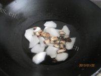 美味早餐山药萝卜粥做法图解6)