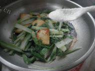 小白菜炒豆腐做法图解10)