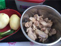 家常菜鸡腿烧土豆做法图解5)