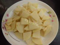 家常菜肉炒土豆片做法图解3)
