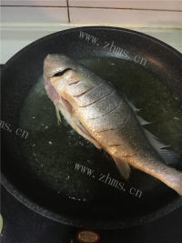红烧黄花鱼做法图解2)