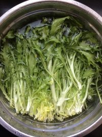 香喷喷的凉拌苦菊做法图解2)