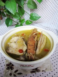 美味的参鸡汤