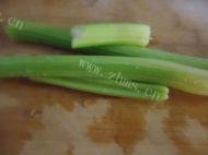 家常菜芹菜炒粉丝做法图解2)