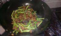 自制豉香洋葱炒肉片做法图解5)
