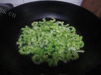 香鲜至极的肉末苦瓜做法图解3)