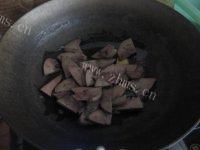 绿色食物之洋葱炒猪肝做法图解4)