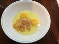 美味的茴香煎蛋做法图解3)