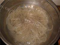 家常黄豆芽炒粉条做法图解2)