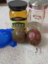 养颜的百香果蜂蜜水做法图解1)