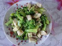 家常菜西兰花炒鸡腿菇