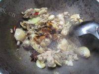 简易版-鸡肉炖土豆做法图解5)