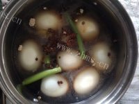 美味的五香卤蛋做法图解3)