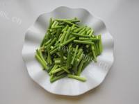 美味的蒜苔牛柳做法图解3)