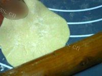自制饺子皮做法图解10)