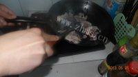家常菜鸡腿菇炒肉片做法图解5)