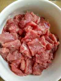 香喷喷的蒜香牛肉做法图解1)