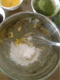 自制抹茶蔓越莓饼干做法图解1)
