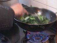饱满的素炒菜花做法图解3)