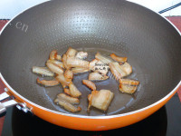 色香味俱全的豆角炒肉片做法图解6)