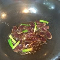家常菜黄瓜炒腊肠做法图解5)