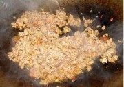 麻婆臭豆腐煲做法图解2)
