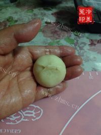 自制枣泥菊花酥做法图解11)