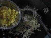 自己做的香菇鸡蛋炒饭做法图解12)