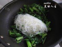 简易的菠菜炒粉丝做法图解6)