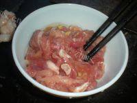 质嫩的花菜炒肉片做法图解3)