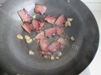 好吃的南瓜烧腊肉做法图解5)