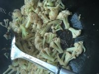 家常菜素炒花菜做法图解7)