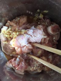 咸甜适中的酱香鸡腿做法图解1)