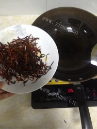 可口的东北香辣肉丝做法图解3)