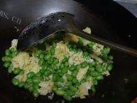 口感极佳的毛豆炒鸡蛋做法图解8)