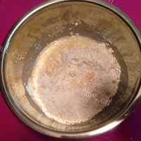 香脆的葱油香酥饼干做法图解2)