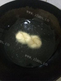 零食新作软炸麻花做法图解8)
