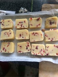 美味的家庭自制蔓越梅饼干做法图解8)