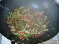 家常菜黄花菜炒肉丝做法图解6)