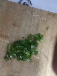 五味俱全的香菇炒肉片做法图解3)
